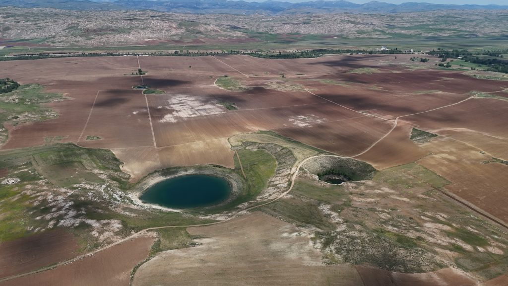 Sivas'ın Doğal Gözleri Ağgöl ve Karagöl, Kene Tehdidi Nedeniyle Ziyaretçisiz Kaldı AW497269 01 | Gündem Sivas™ Haber
