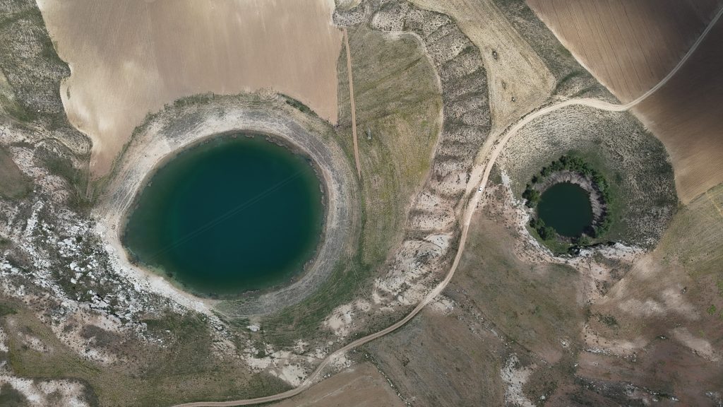 Sivas'ın Doğal Gözleri Ağgöl ve Karagöl, Kene Tehdidi Nedeniyle Ziyaretçisiz Kaldı AW497269 06 | Gündem Sivas™ Haber