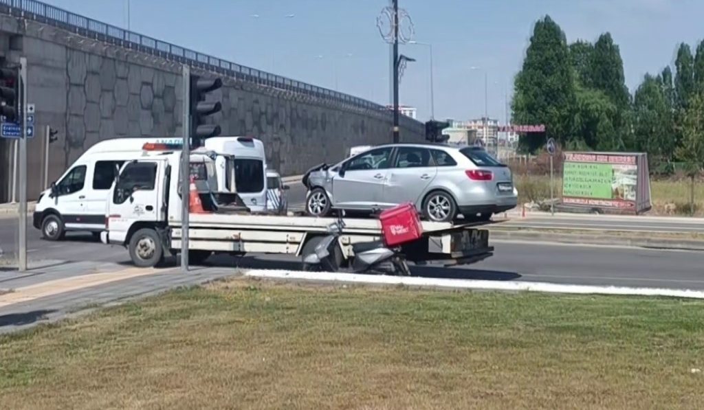 Sivas’ta Kavşakta Meydana Gelen Trafik Kazası: 6 Yaralı | Gündem Sivas™ | Sivas Haberleri AW497567 02 | Gündem Sivas™ | Sivas Haberleri