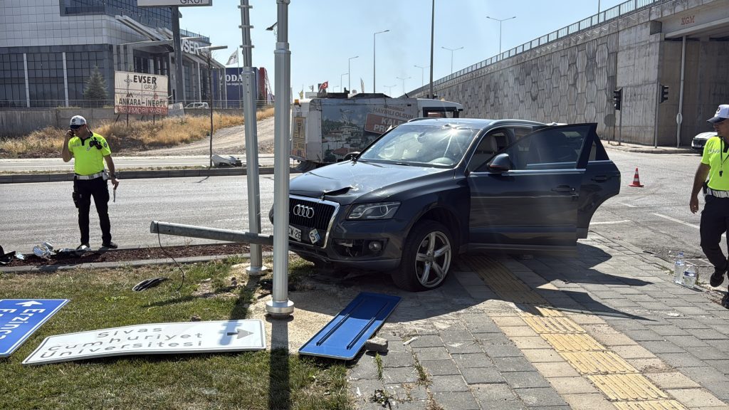 Sivas’ta Kavşakta Meydana Gelen Trafik Kazası: 6 Yaralı | Gündem Sivas™ | Sivas Haberleri AW497567 03 | Gündem Sivas™ | Sivas Haberleri