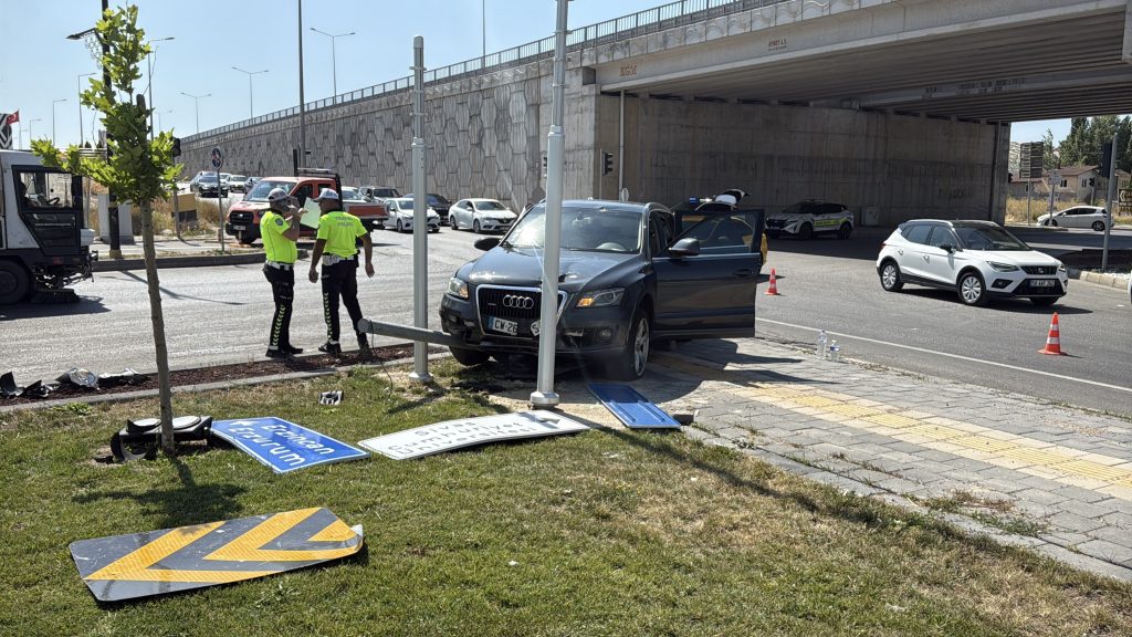 Sivas’ta Kavşakta Meydana Gelen Trafik Kazası: 6 Yaralı