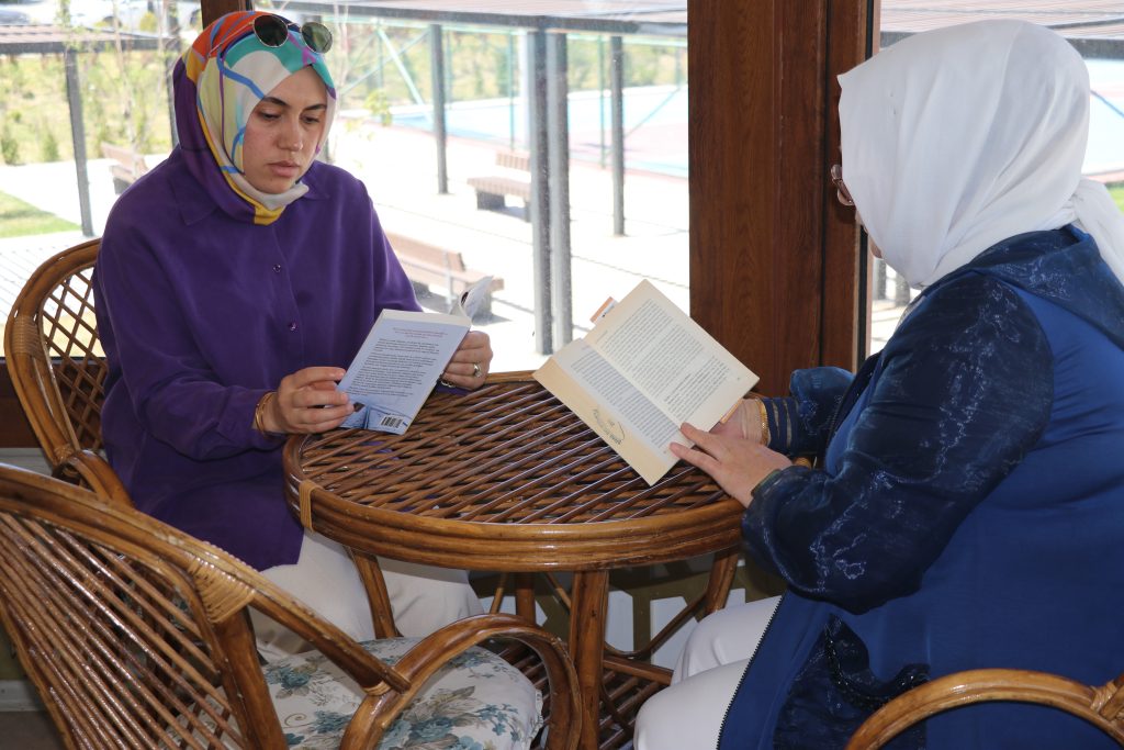 Sivaslı Kadınlar "Kitap Otağı" ile Bilinçleniyor! AW498824 05 | Gündem Sivas™ Haber
