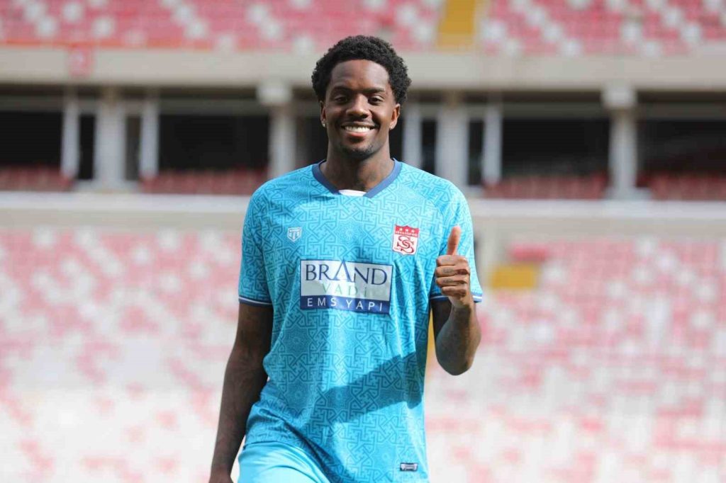 Sivasspor’un Hollandalı Yıldızı Queensy Menig, Ciddi Sakatlık Geçirdi!