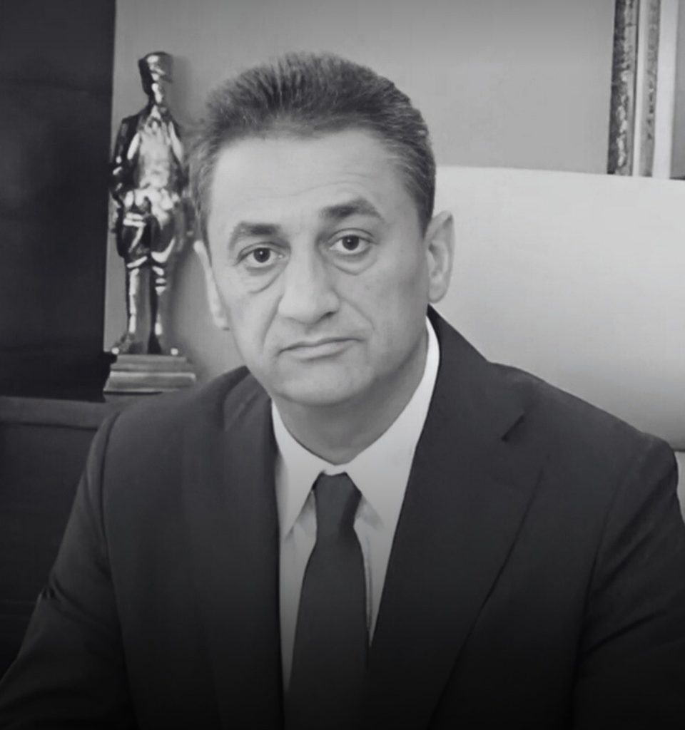 Eski Bitlis Valisi Erol Karaömeroğlu, Sivas'ta Geçirdiği Trafik Kazasında Hayatını Kaybetti AW499630 01 | Gündem Sivas™ Haber