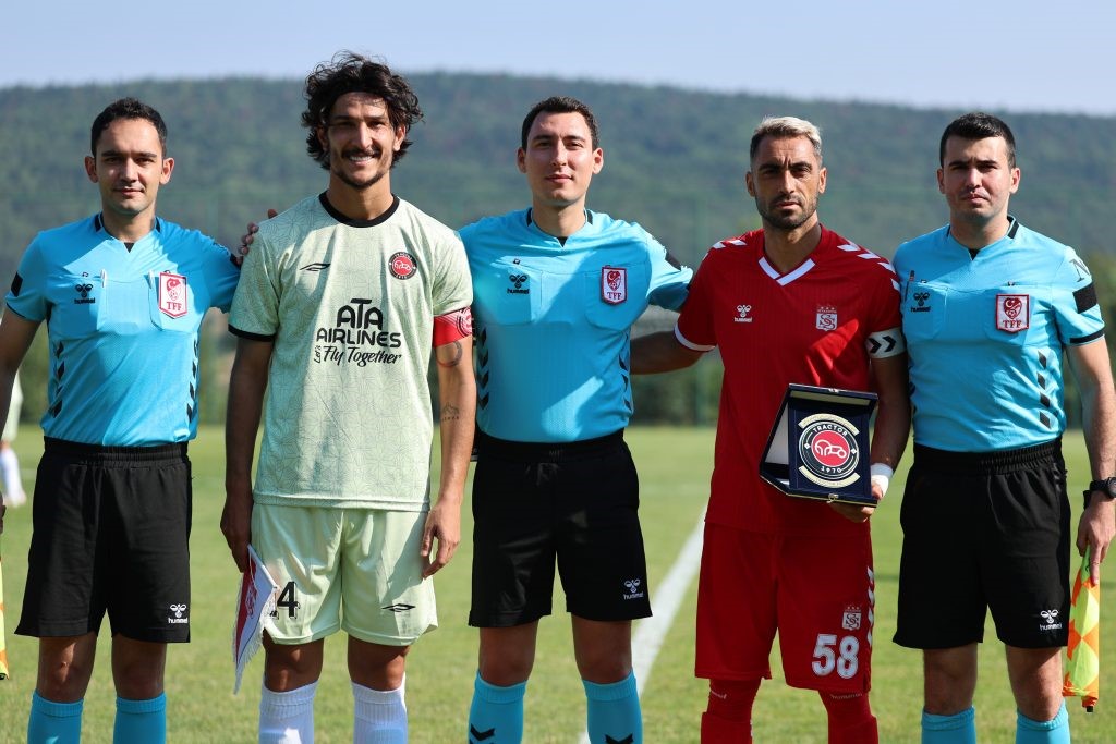 Sivasspor, Hazırlık Maçında Tractor FC'ye 4-0 Yenildi