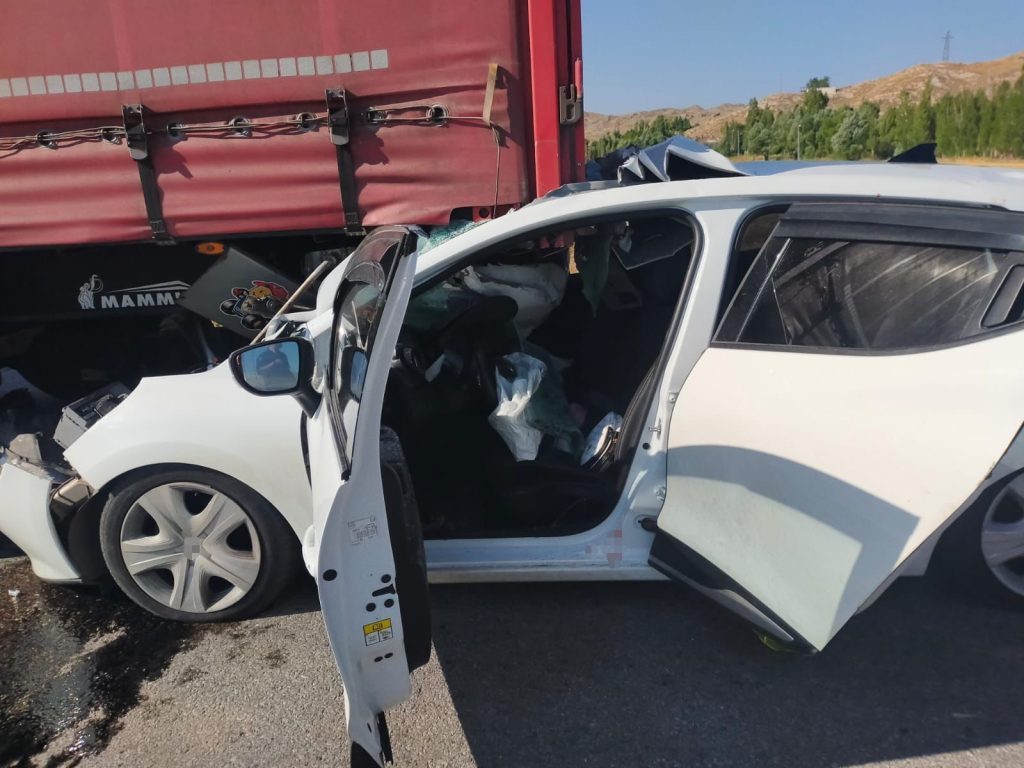 İmranlı İlçesinde Feci Kaza: 3 Yaşındaki Çocuk Hayatını Kaybetti AW500888 02 | Gündem Sivas™ Haber