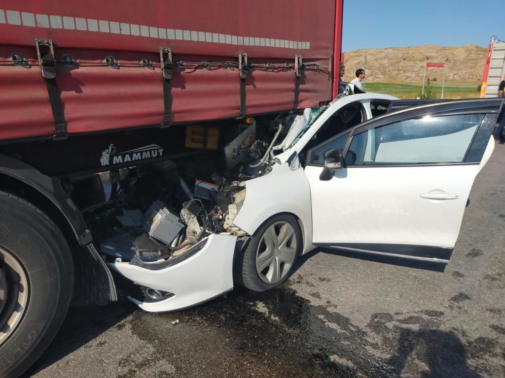 İmranlı İlçesinde Feci Kaza: 3 Yaşındaki Çocuk Hayatını Kaybetti AW500888 03 | Gündem Sivas™ Haber