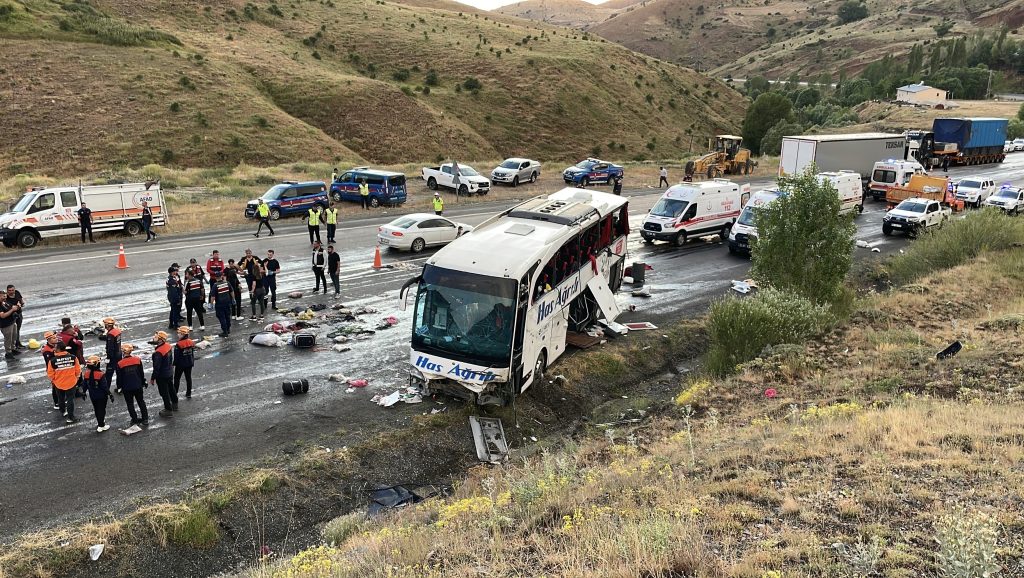 Feci Kazada Ölenlerin Kimlikleri Tespit Edildi AW501035 02 | Gündem Sivas™ Haber