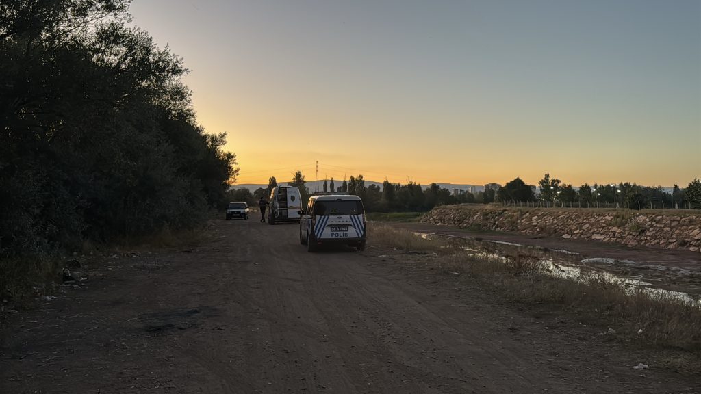 Sivas'ta Husumetli İki Kişi Pompalı Tüfekle Birbirini Yaraladı AW502381 03 | Gündem Sivas™ Haber