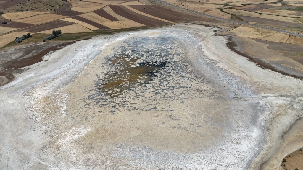 Sivas’ın Doğa Harikası Bingöl Gölü, Kuraklık Nedeniyle Tamamen Kurudu AW502567 06 | Gündem Sivas™ Haber