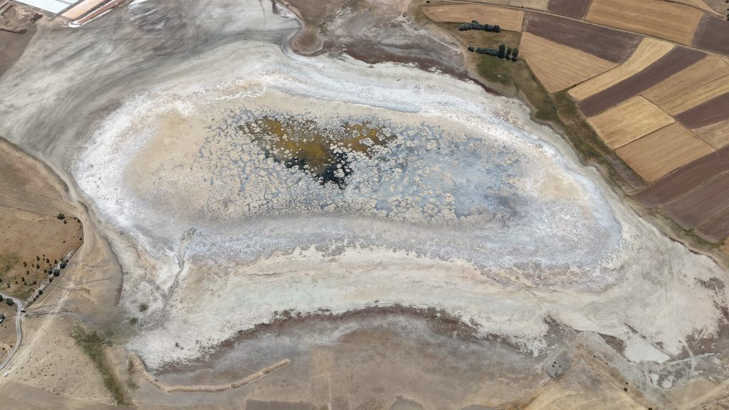 Sivas’ın Doğa Harikası Bingöl Gölü, Kuraklık Nedeniyle Tamamen Kurudu AW502567 09 1 | Gündem Sivas™ Haber