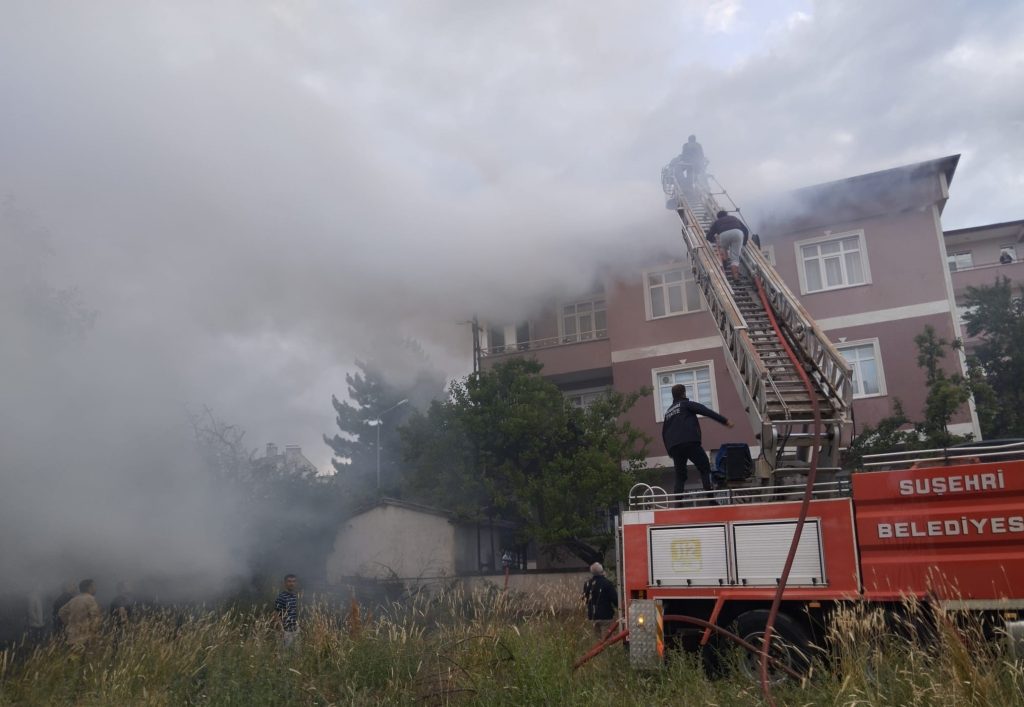 Sıcak Hava Dalgası Yangın Riskini Artırıyor: Uzmanlardan Kritik Uyarılar AW504063 01 | Gündem Sivas™ Haber