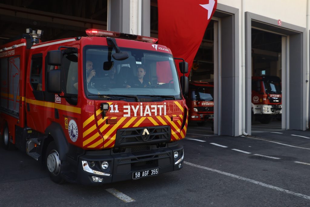 Sıcak Hava Dalgası Yangın Riskini Artırıyor: Uzmanlardan Kritik Uyarılar AW504063 09 | Gündem Sivas™ Haber