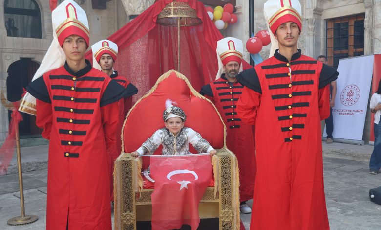 Sivas’ta 529 Yıllık Vakıf Geleneği Yaşatıldı: 34 Çocuk İçin Sünnet Şöleni | Gündem Sivas™ | Sivas Haberleri AW505030 04 | Gündem Sivas™ | Sivas Haberleri