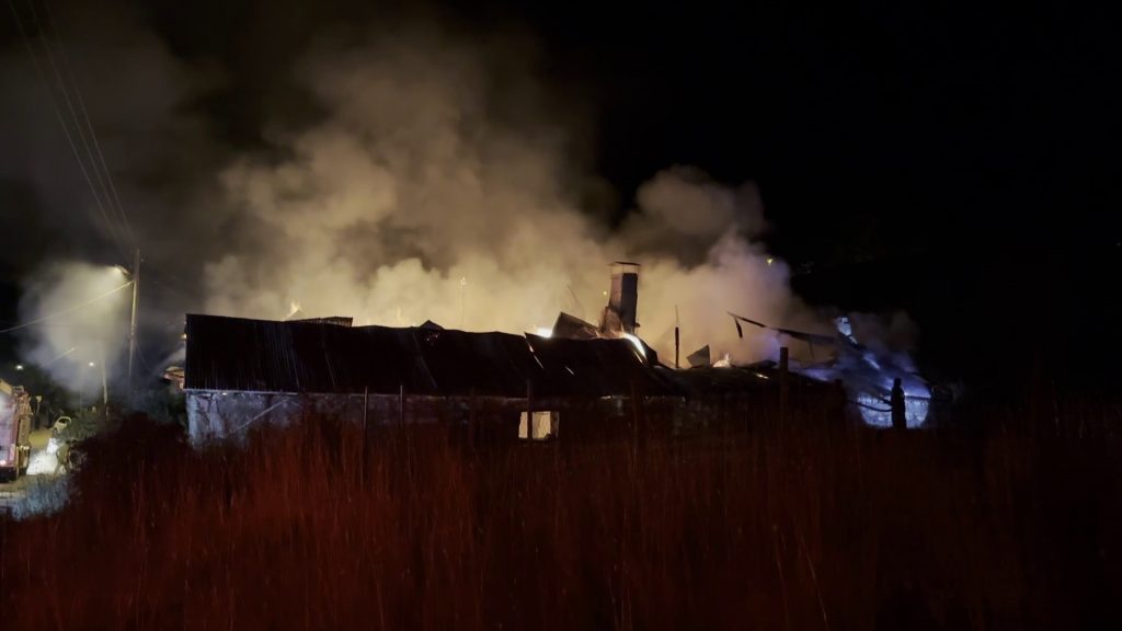 İmranlı İlçesinde Çıkan Yangın: Samanlık, Ahır ve Ev Küle Döndü AW505208 01 | Gündem Sivas™ Haber