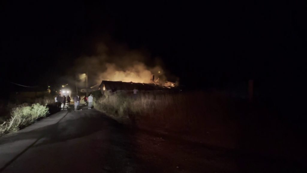 İmranlı İlçesinde Çıkan Yangın: Samanlık, Ahır ve Ev Küle Döndü AW505208 02 | Gündem Sivas™ Haber