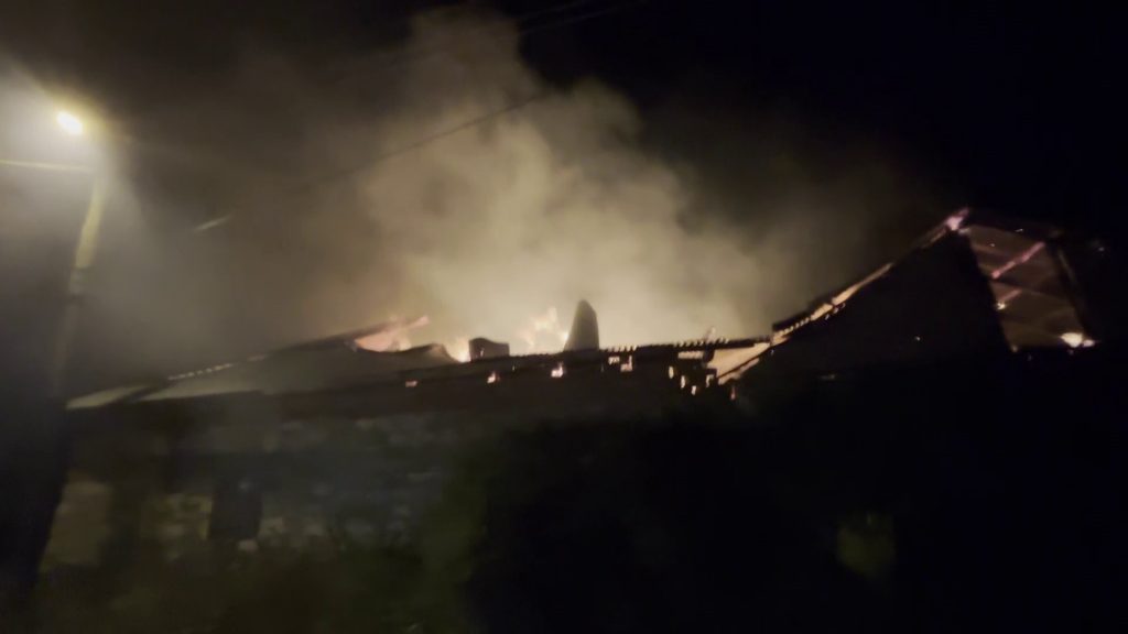 İmranlı İlçesinde Çıkan Yangın: Samanlık, Ahır ve Ev Küle Döndü AW505208 03 | Gündem Sivas™ Haber