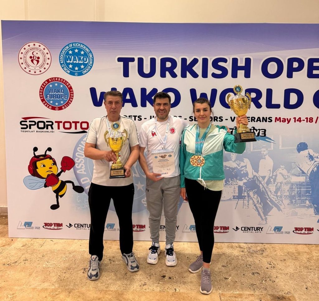 Sivaslı Çift Kick Boksta Dünya Şampiyonu Oldu!