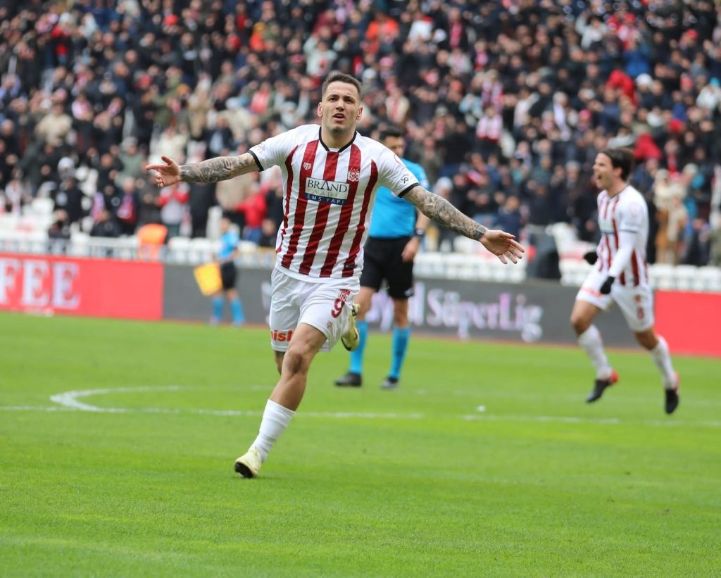 Sivasspor, Rey Manaj’a Veda Etti!