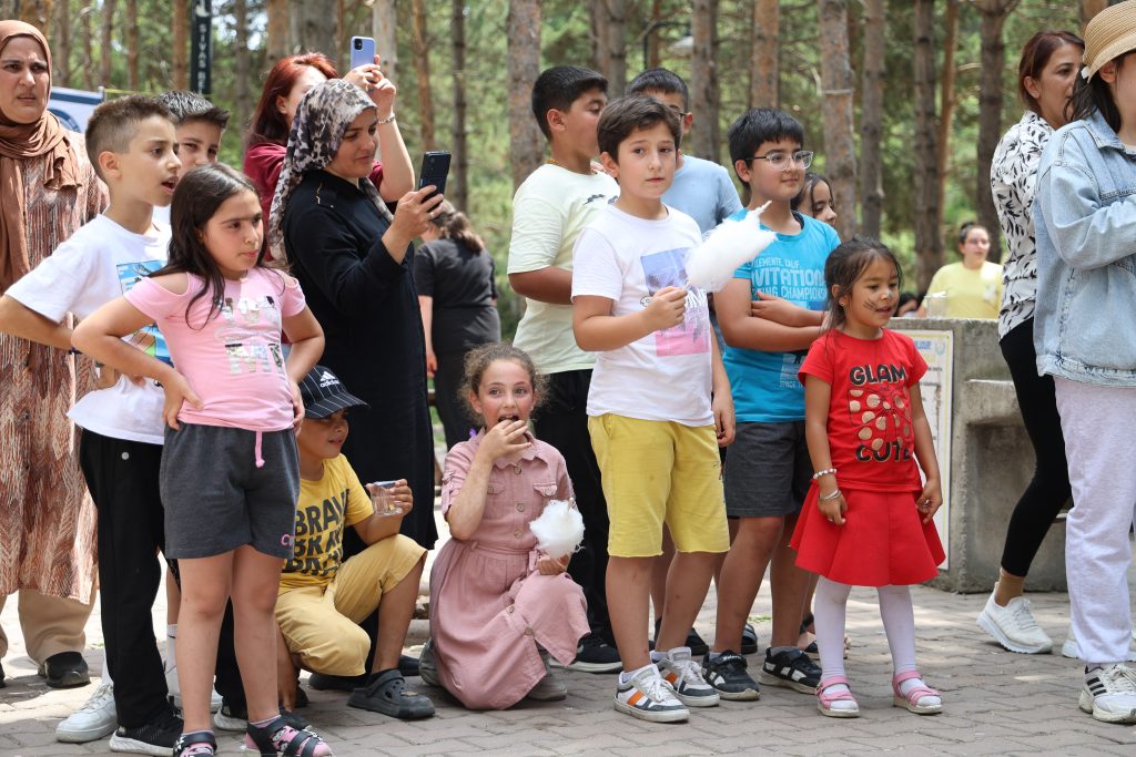 Sivas’ta Yetim ve Öksüz Çocuklar için Unutulmaz Piknik Etkinliği AW508167 02 1 | Gündem Sivas™ Haber