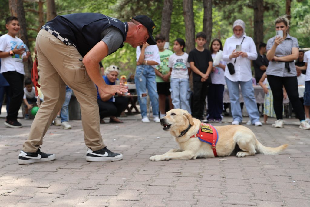 Sivas’ta Yetim ve Öksüz Çocuklar için Unutulmaz Piknik Etkinliği AW508167 03 | Gündem Sivas™ Haber