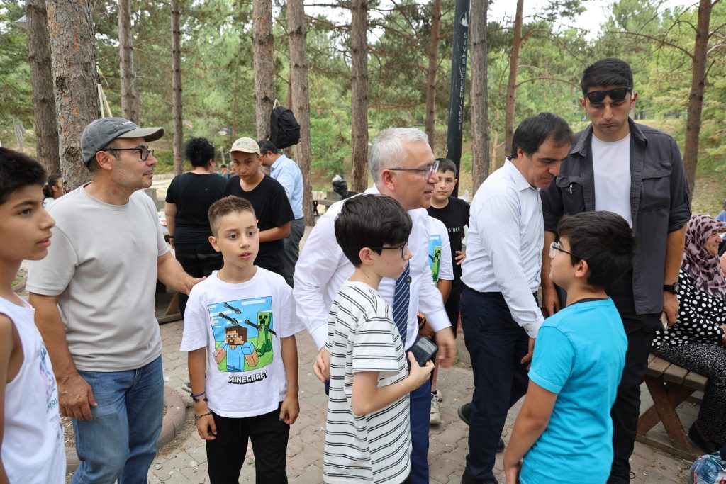 Sivas’ta Yetim ve Öksüz Çocuklar için Unutulmaz Piknik Etkinliği AW508167 07 1 | Gündem Sivas™ Haber