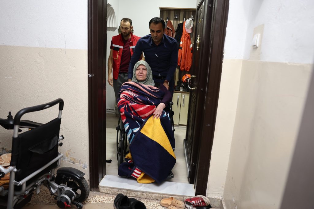 Sivas Belediyesi’nden Sevgi Teyze’ye Anlamlı Destek! AW508474 03 | Gündem Sivas™ Haber