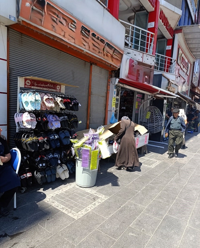 Sivas Belediyesi, Kaldırım İşgallerine Karşı Sert Tedbirler Alıyor IMG 20250731 WA0033 | Gündem Sivas™ Haber