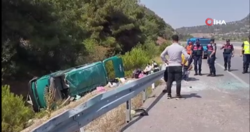 Sivas'ta Minibüs Kazası: Araç Takla Attı, Çok Sayıda Yaralı Var Kaza 1 | Gündem Sivas™ Haber