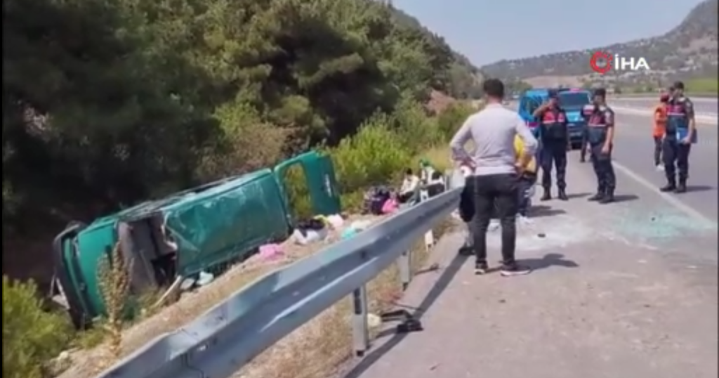 Sivas'ta Minibüs Kazası: Araç Takla Attı, Çok Sayıda Yaralı Var Kaza 2 | Gündem Sivas™ Haber