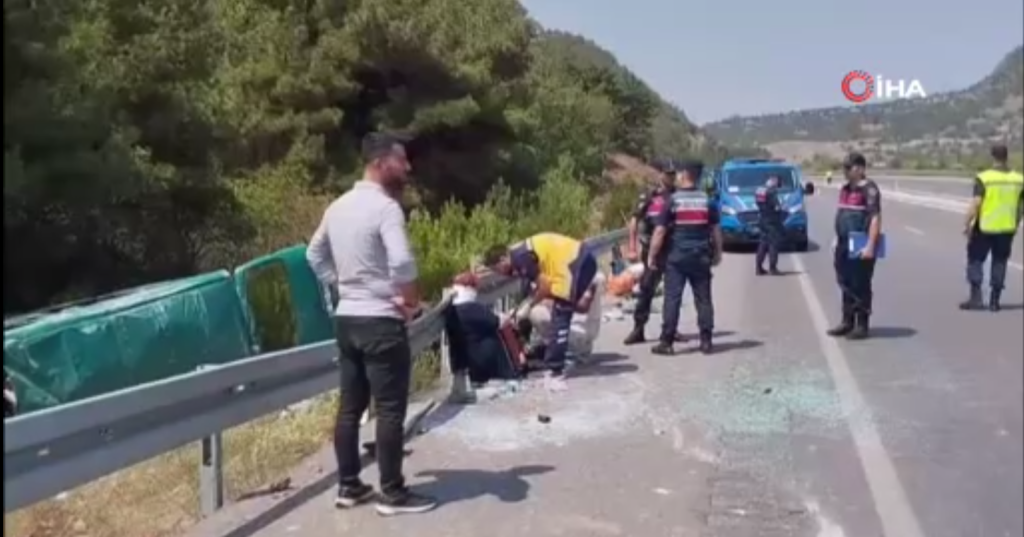 Sivas'ta Minibüs Kazası: Araç Takla Attı, Çok Sayıda Yaralı Var Kaza 3 | Gündem Sivas™ Haber