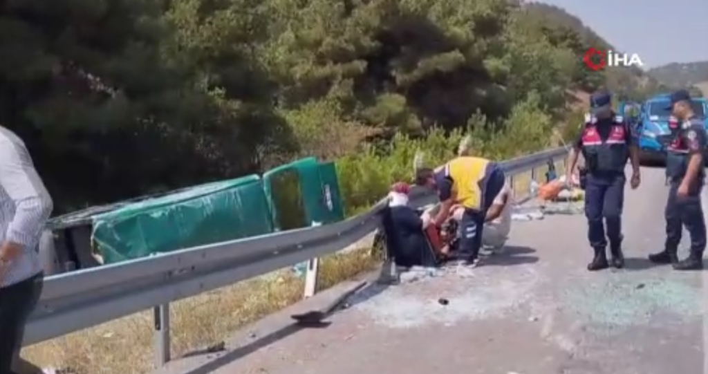 Sivas'ta Minibüs Kazası: Araç Takla Attı, Çok Sayıda Yaralı Var Kaza 4 | Gündem Sivas™ Haber