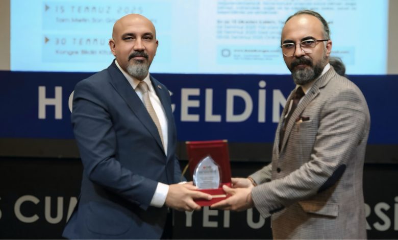 Uluslararası Bilimsel Kongrede MÜSİAD Sivas’a Teşekkür Plaketi Mehmet Erdem TOKUS MUSIAD Sivas Kongre Plaket Odul SCU | Gündem Sivas™ Haber