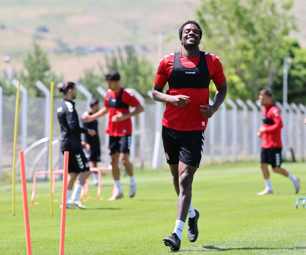 Sivasspor, Sivas Kampında Hız Kesmiyor! SVSS5908 1024x854 1 | Gündem Sivas™ Haber