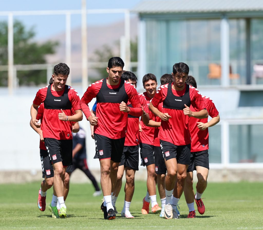Sivasspor, Sivas Kampında Yoğun Antrenman Temposunu Sürdürüyor