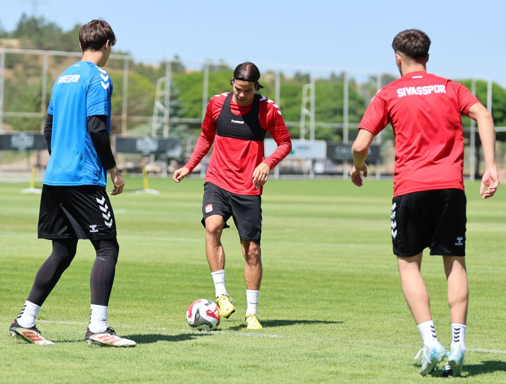 Sivasspor, Sivas Kampında Yoğun Antrenman Temposunu Sürdürüyor SVSS7547 1024x778 1 | Gündem Sivas™ Haber