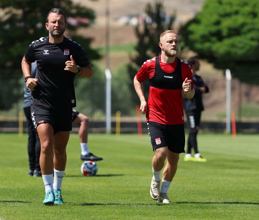 Sivasspor, Sivas Kampında Yoğun Antrenman Temposunu Sürdürüyor SVSS7553 1024x868 1 | Gündem Sivas™ Haber