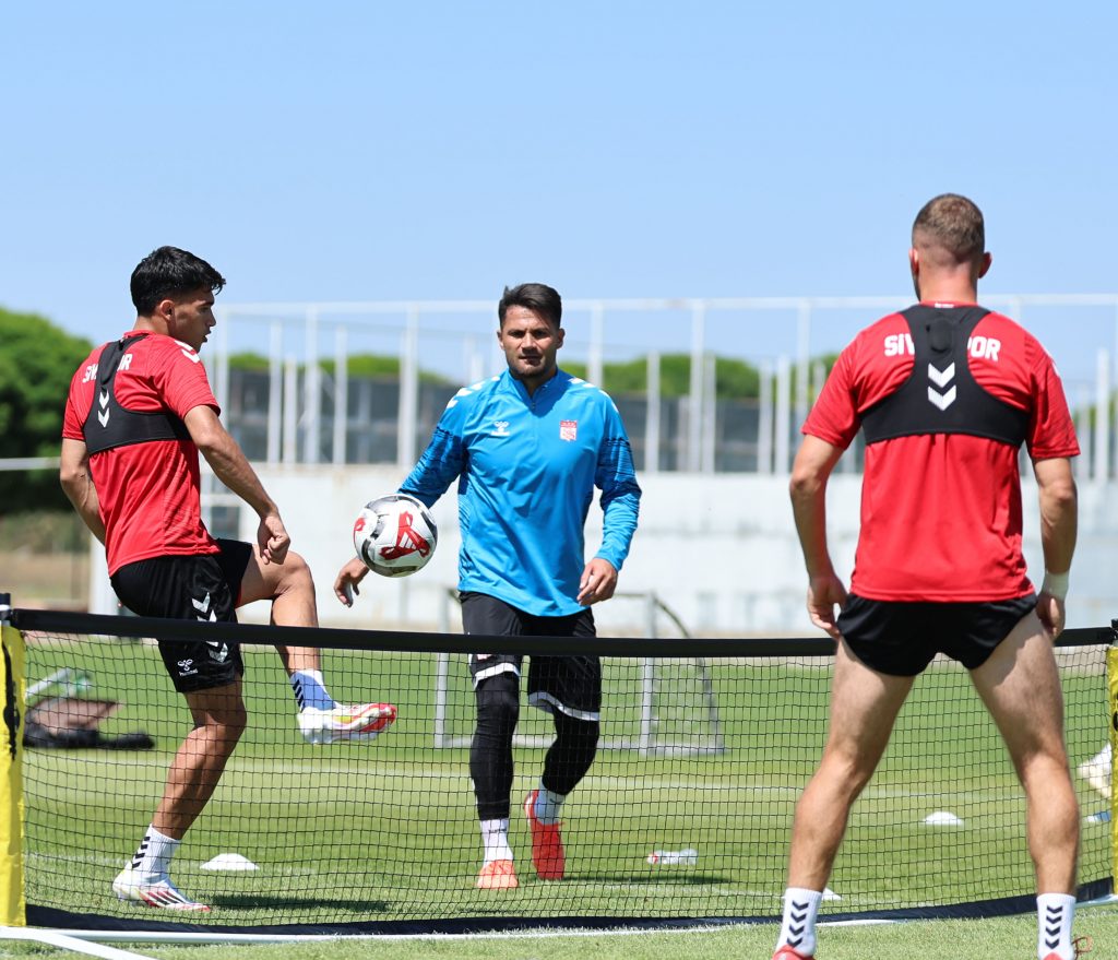 Sivasspor, Sivas Kampında Yoğun Antrenman Temposunu Sürdürüyor SVSS7599 1024x879 1 | Gündem Sivas™ Haber