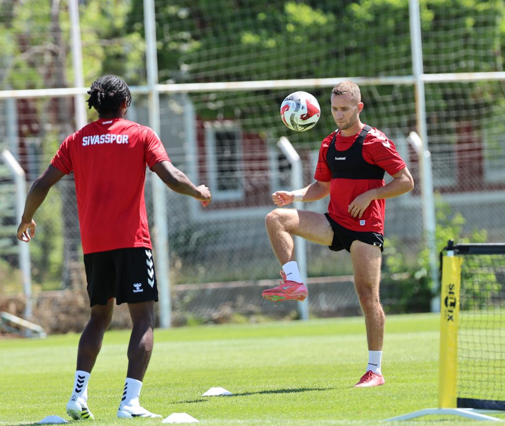 Sivasspor, Sivas Kampında Yoğun Antrenman Temposunu Sürdürüyor SVSS7630 1024x864 1 | Gündem Sivas™ Haber