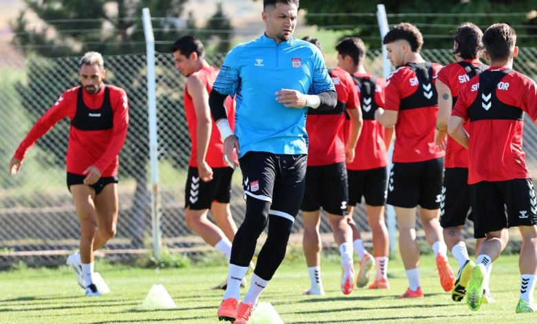 Sivasspor, Yeni Sezon Hazırlıklarını Sivas’ta Hız Kesmeden Sürdürüyor SVSS7972 1 1024x702 1 | Gündem Sivas™ Haber