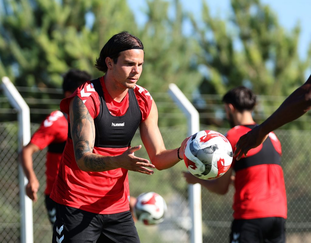 Sivasspor, Yeni Sezon Hazırlıklarını Sivas’ta Hız Kesmeden Sürdürüyor SVSS8051 1 1024x800 1 | Gündem Sivas™ Haber