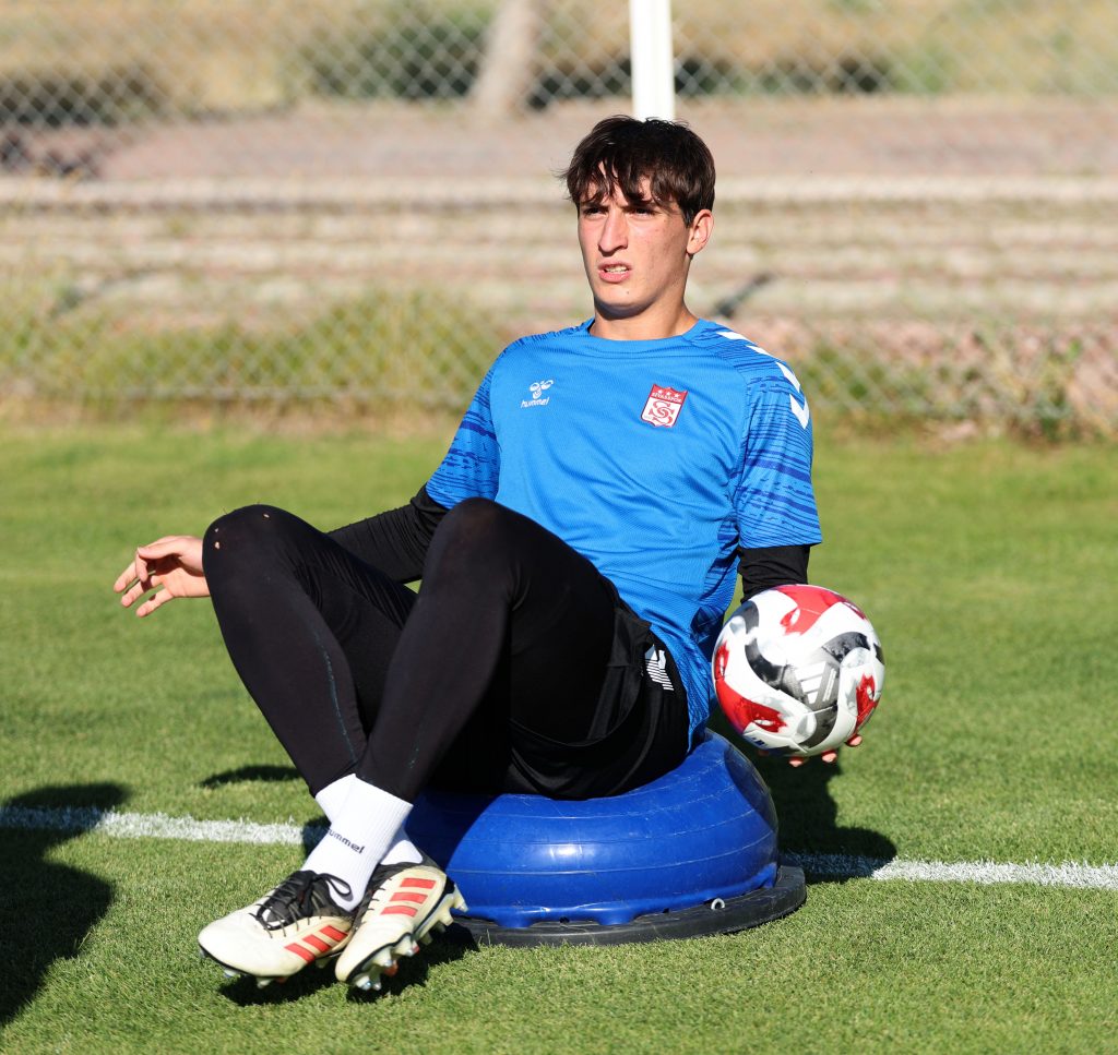 Sivasspor, Yeni Sezon Hazırlıklarını Sivas’ta Hız Kesmeden Sürdürüyor SVSS8072 1 1024x967 1 | Gündem Sivas™ Haber