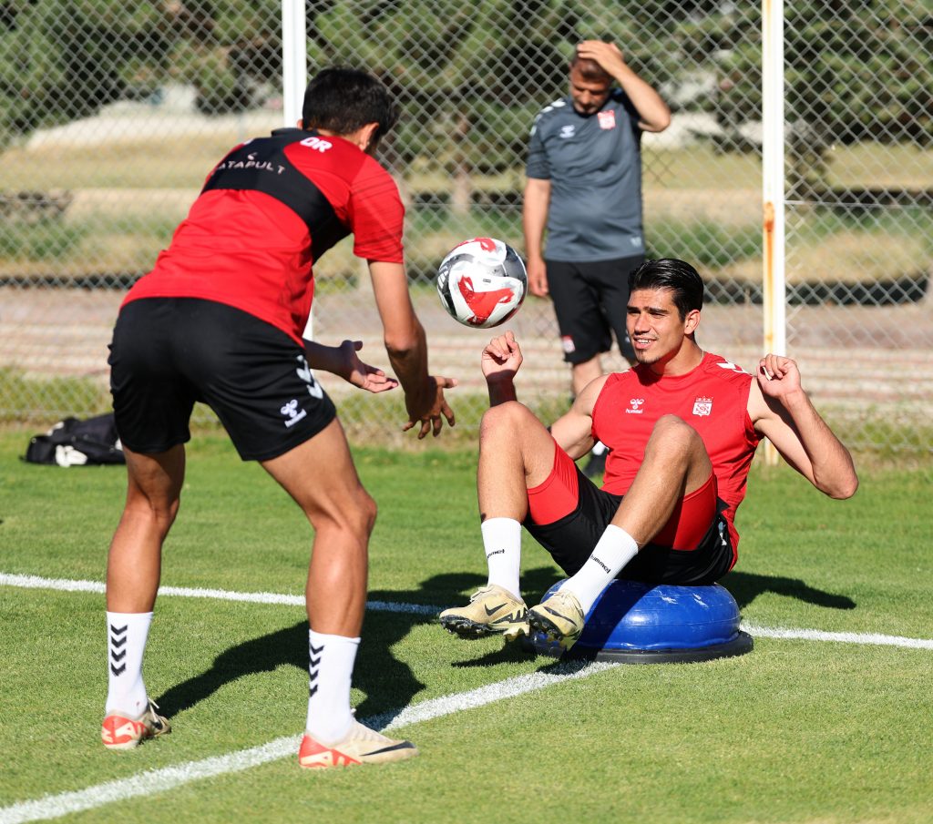 Sivasspor, Yeni Sezon Hazırlıklarını Sivas’ta Hız Kesmeden Sürdürüyor SVSS8076 1 1024x905 1 | Gündem Sivas™ Haber