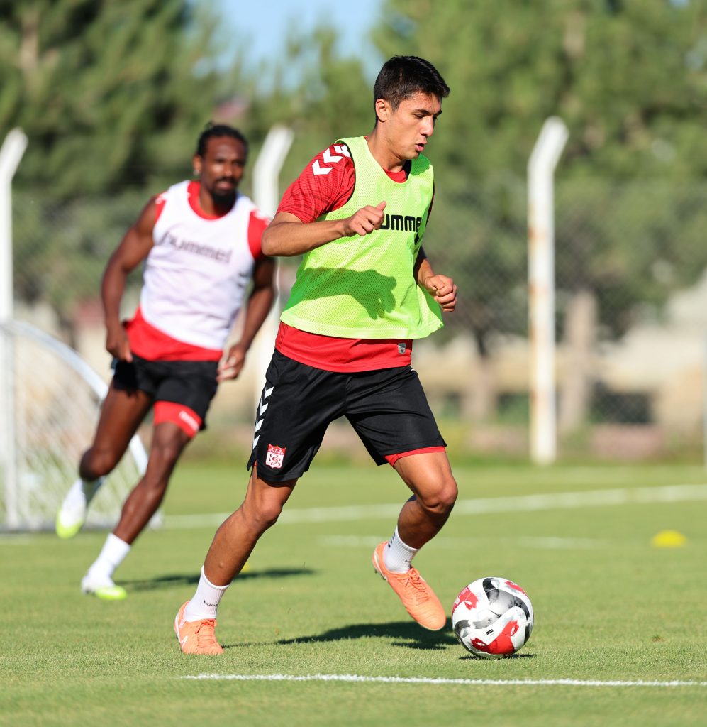 Sivasspor, Yeni Sezon Hazırlıklarını Sivas’ta Hız Kesmeden Sürdürüyor SVSS8102 1 997x1024 1 | Gündem Sivas™ Haber
