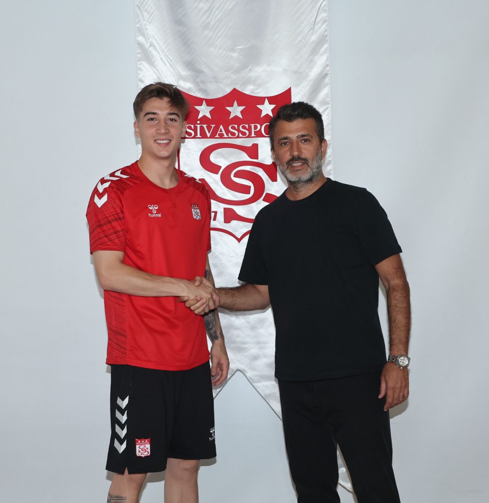Sivasspor, Trendyol 1. Lig’de Kadrosunu Güçlendirdi! | Gündem Sivas™ | Sivas Haberleri SVSS9557 995x1024 1 | Gündem Sivas™ | Sivas Haberleri