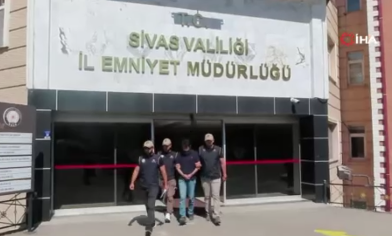 Sivas'ta Devlet Sırlarını Casusluk Amacıyla Temin Eden Firari Yakalandı! Sivasta Devlet Sirlarini Casusluk Amaciyla Temin Eden Firari Yakalandi 1 | Gündem Sivas™ Haber