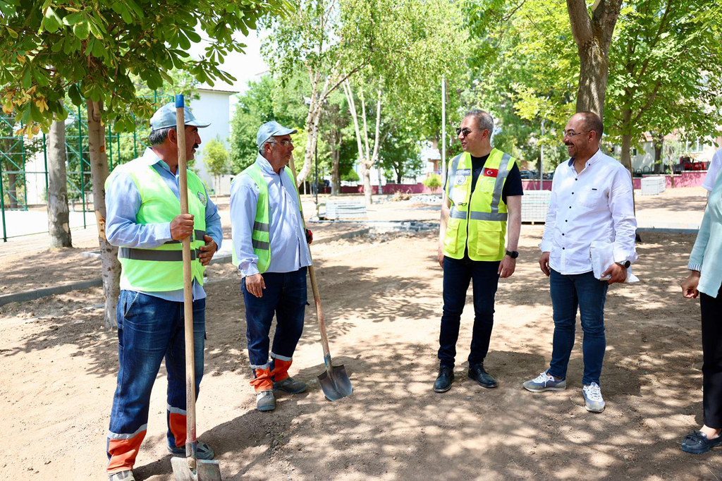 Sivas’ta Parklar Yenileniyor: Daha Yeşil, Daha Konforlu Alanlar! eskiyen parklarimizi revize ediyoruz 9022 | Gündem Sivas™ Haber