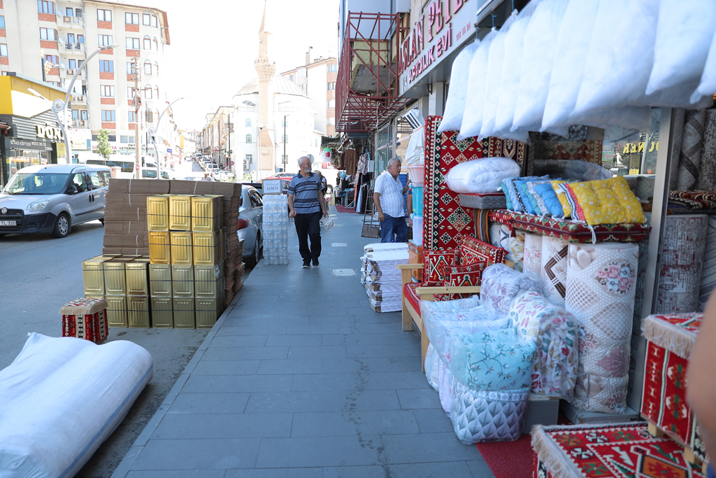 Sivas Belediyesi Kaldırım İşgaline Son Uyarıyı Yaptı! kaldirim isgaline gecit yok 9403 | Gündem Sivas™ Haber