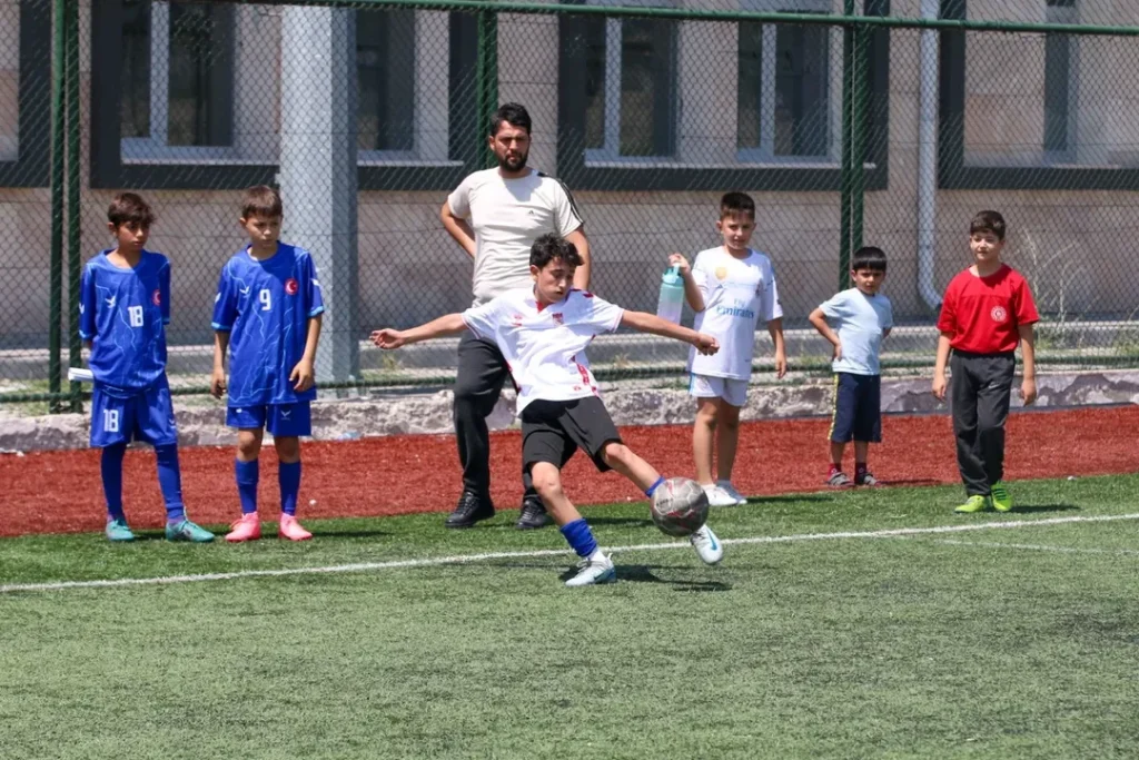 Sivas’ta Camiler Arası "Sokaklar Bizim" Futbol Turnuvası Coşkusu Başladı! %F0%9F%93%A2 Sokaklar Bizim Sahalar Bizim4 8 Agustos tarihleri arasinda duzenlenen Camiler Arasi 5x5 S 2 | Gündem Sivas™ Haber