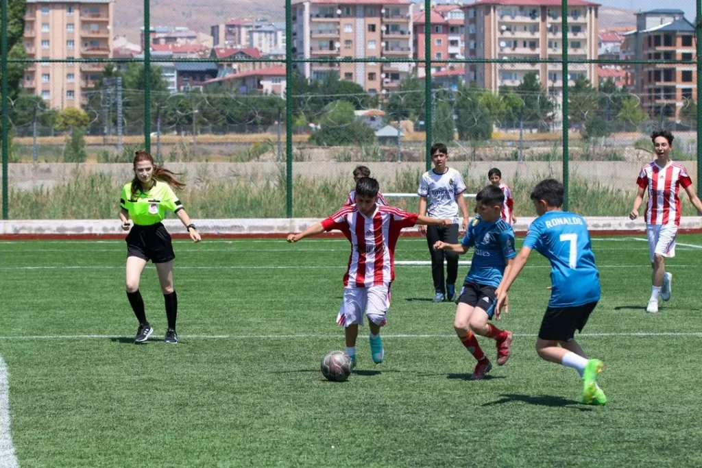 Sivas’ta Camiler Arası "Sokaklar Bizim" Futbol Turnuvası Coşkusu Başladı! %F0%9F%93%A2 Sokaklar Bizim Sahalar Bizim4 8 Agustos tarihleri arasinda duzenlenen Camiler Arasi 5x5 S 4 | Gündem Sivas™ Haber